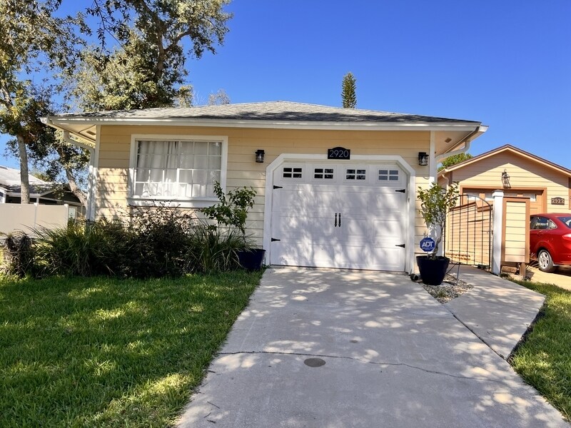 Primary Photo - 2920 Burlington Dr