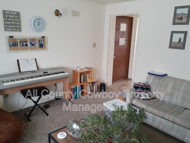 Foto del edificio - 527 Spring Creek Dr