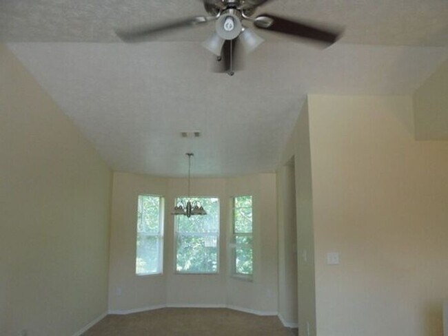 Building Photo - 2600 Clifton Downs Trail