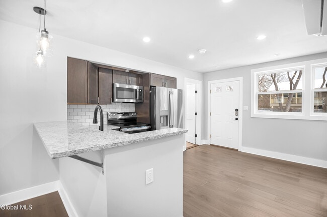 Building Photo - 103 E High St