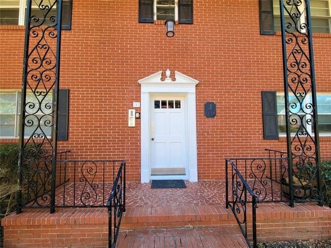 Photo - 3660 Peachtree Rd Townhome