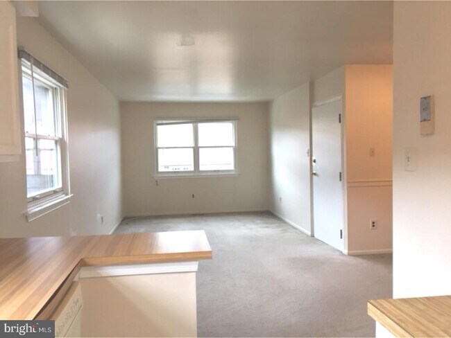 Building Photo - 2410 David Dr