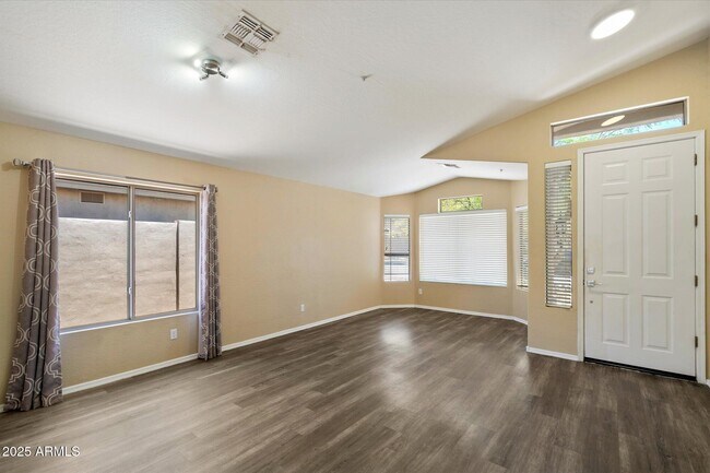 Foto del edificio - 15120 N 102nd St