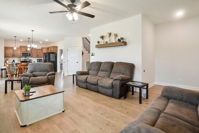 Foto del edificio - Pet Friendly Four Bedroom!
