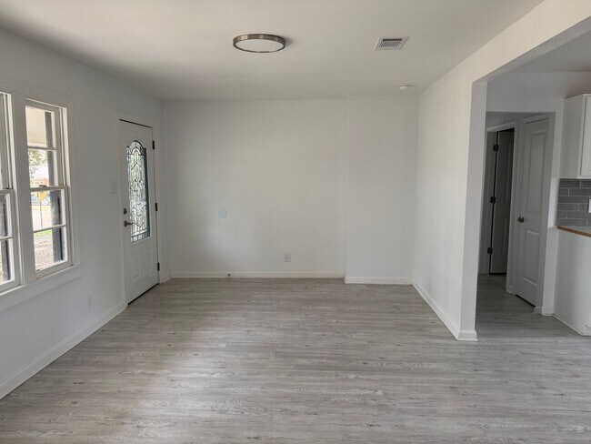 Foto del edificio - 128 Country Club Cir