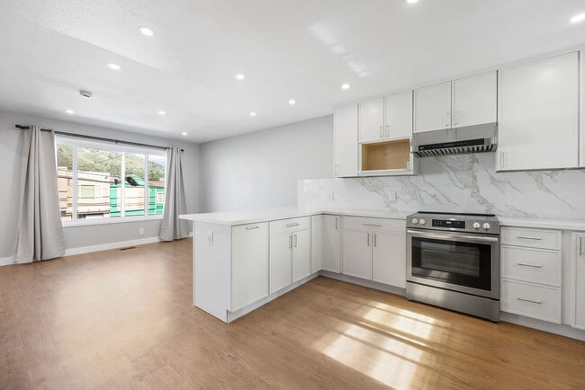 Building Photo - 970 Hillside Blvd
