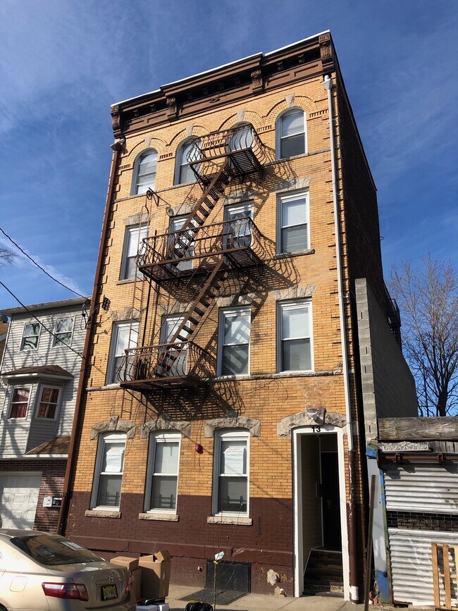 Foto del edificio - 13 4th St