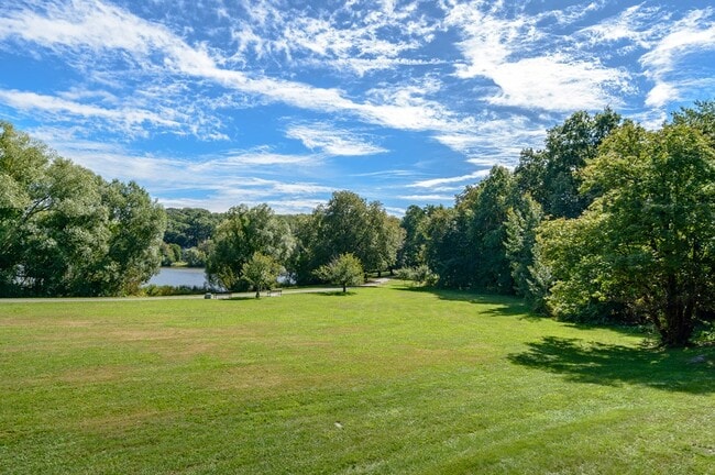 Foto del edificio - 140 Kenrick St