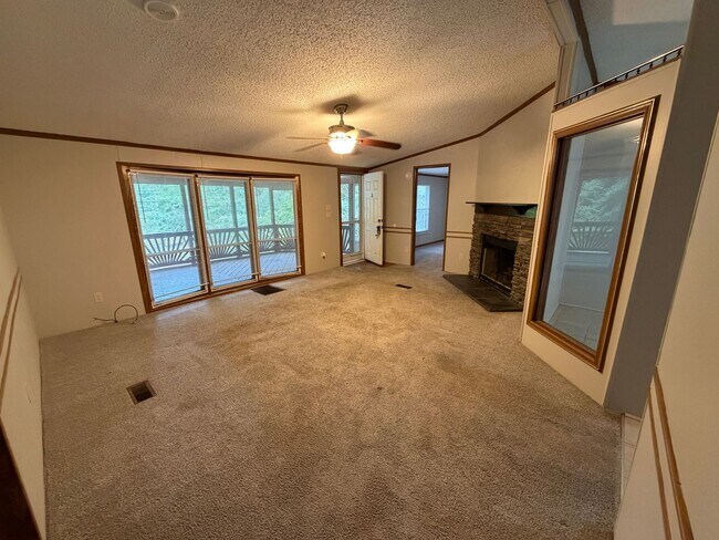 Building Photo - 121 Rainwood Dr