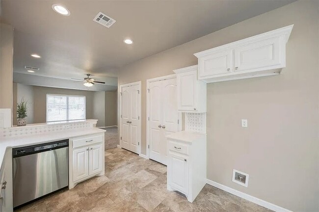 Building Photo - 5600 Campbell Creek Dr