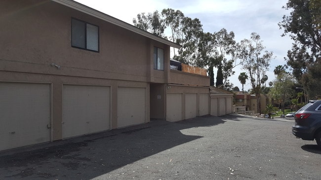 Building Photo - 5025 Comanche Dr