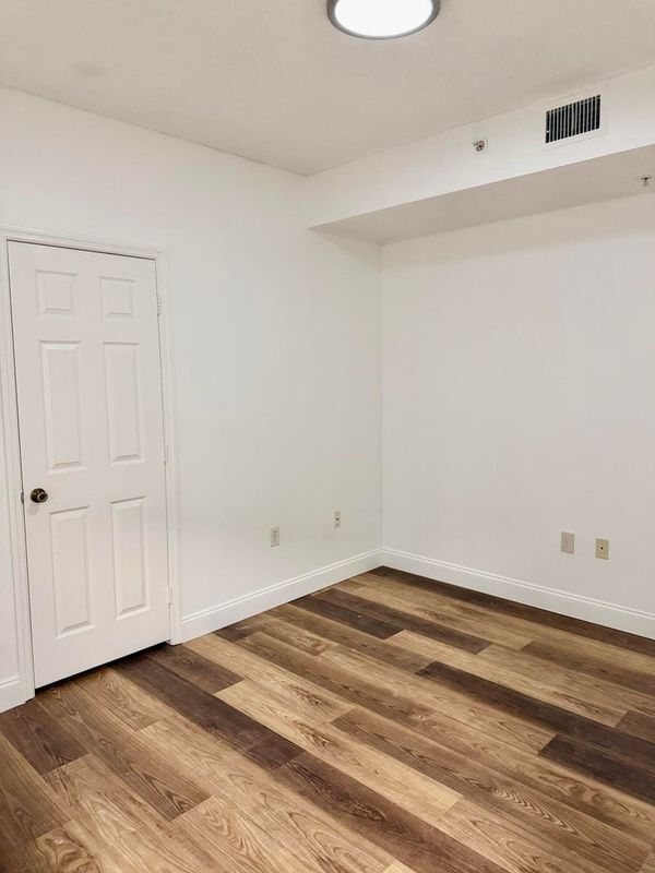 Foto del edificio - 2080 Greenview Shores Blvd