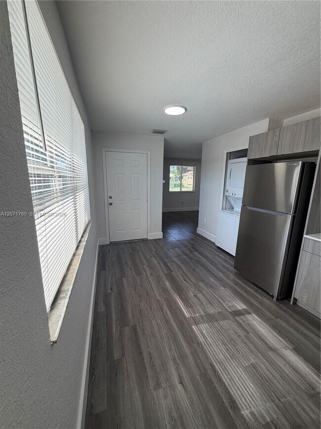 Foto del edificio - 590 NW 58th St
