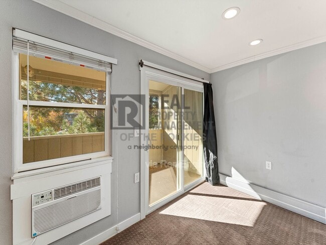 Building Photo - 512 E Monroe Dr