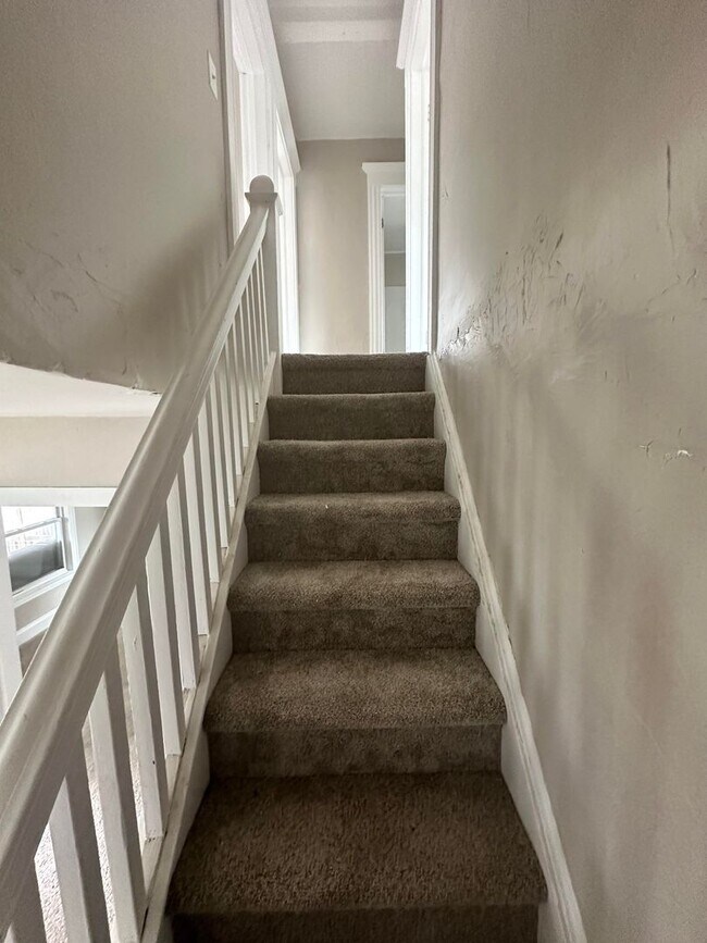 Foto del edificio - 3 Bedroom | 1 Bathroom | $1,600