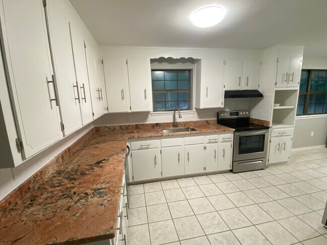 Kitchen - 20007 Oakdale Ln