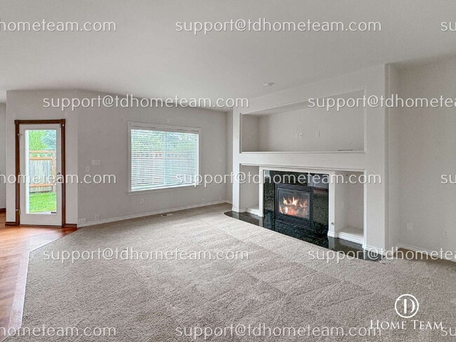 Building Photo - "Spacious 4-Bed Oasis in Kent with Elegant Granite & Hardwood Finishes!"