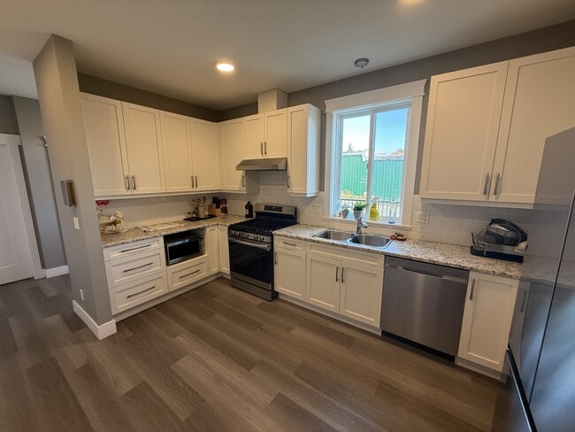 Building Photo - 450 Irwin St