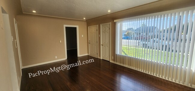 Living Room - 25120 Eshelman Ave