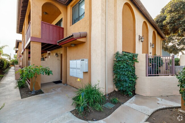 Foto del edificio - 1351 Holly Ave