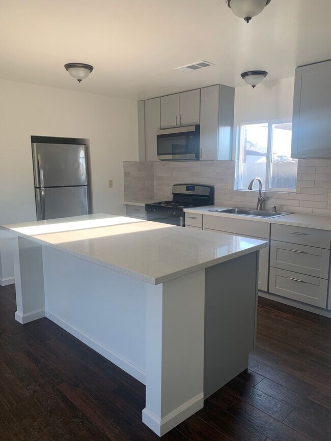 Foto del edificio - Miracle Realty