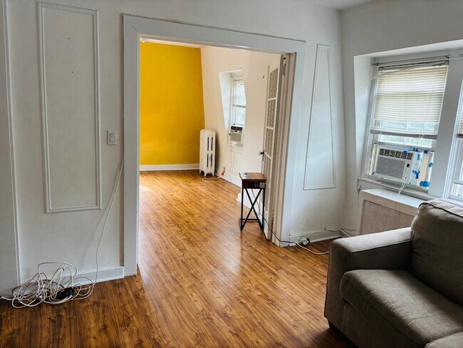 Foto del edificio - 145 Carpenter Ave