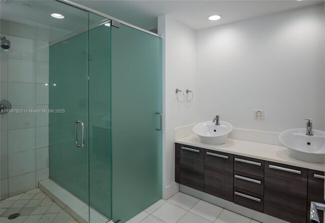 Foto del edificio - 2950 NE 188th St