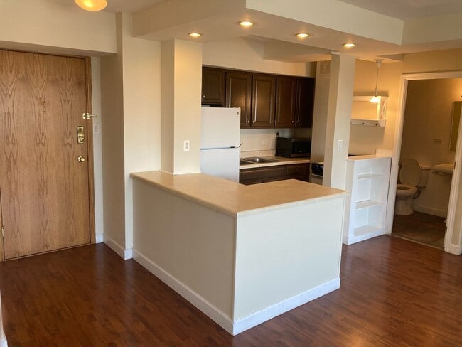 Building Photo - 4180 N Marine Dr