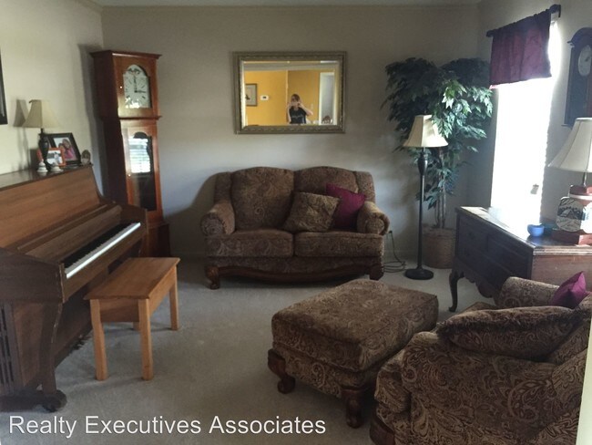 Building Photo - 9221 Countryway Dr