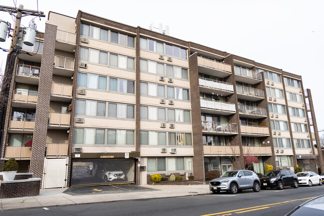 Building - 515 Anderson Ave