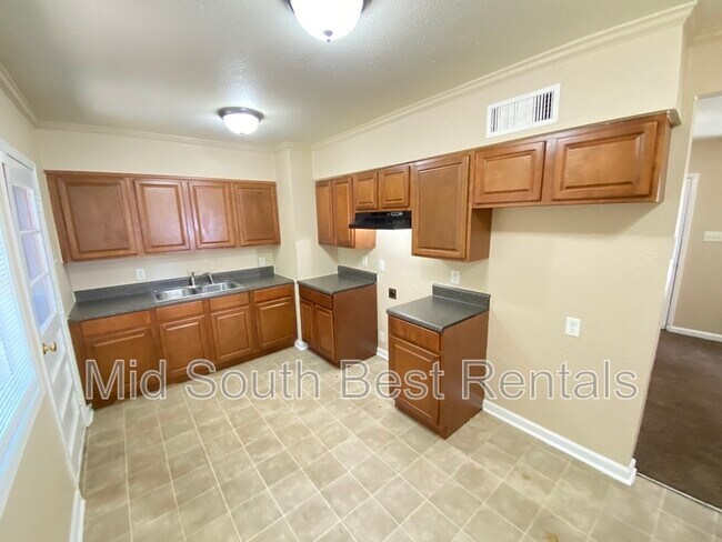 Building Photo - 3399 Madewell St