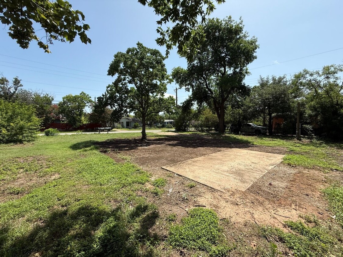 Primary Photo - 305-401 Chaparral Rd