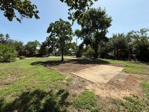 Building Photo - 305-401 Chaparral Rd