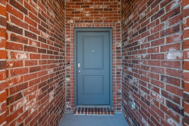 Building Photo - 811 Emerald Dr