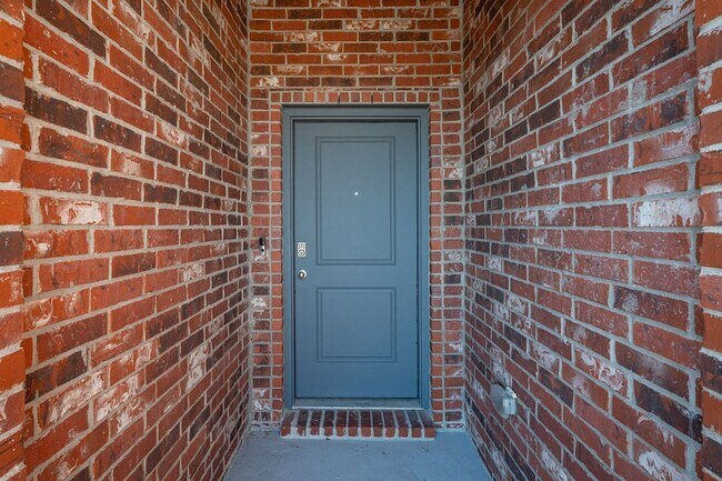 Foto del edificio - 811 Emerald Dr