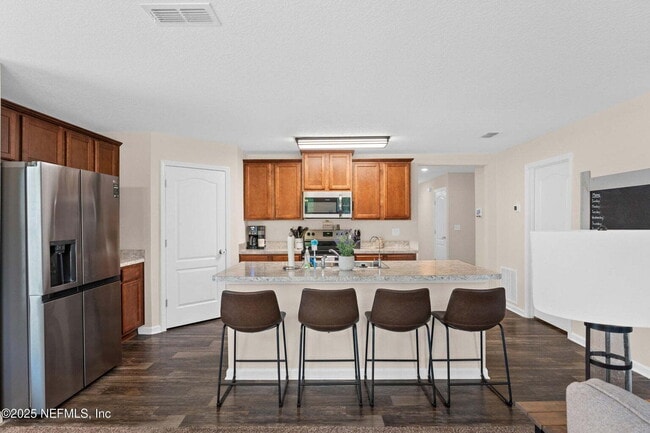 Building Photo - Welcome home to this beautiful 4 bedroom, ...