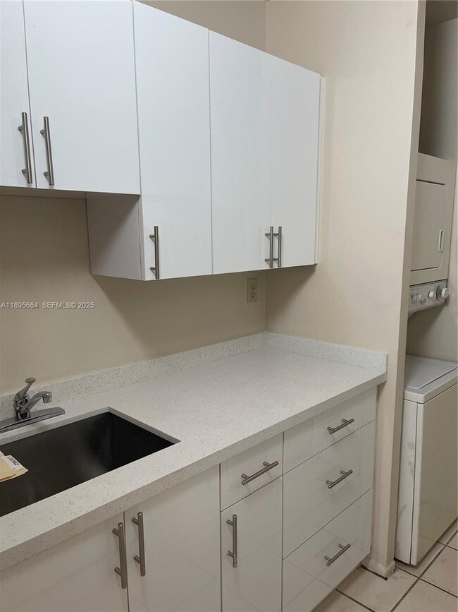 Building Photo - 10818 Royal Palm Blvd