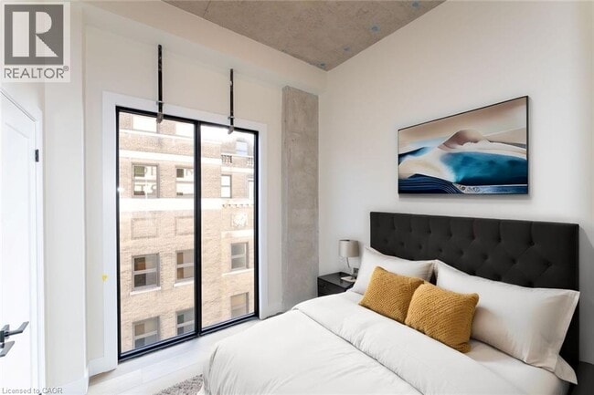 Building Photo - 169 James St S