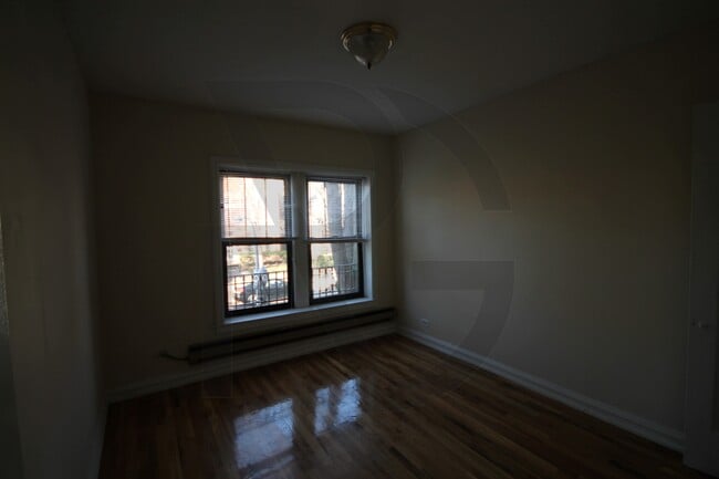 Building Photo - 835 W Wolfram St