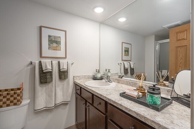 Foto del edificio - Cedar Village Apartments