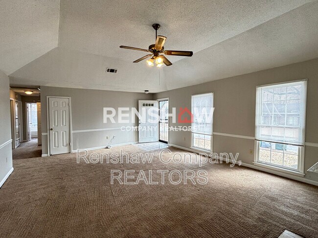 Building Photo - 6568 Pine Top Cir S