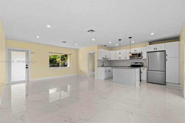 Building Photo - 6851 SW 48th Terrace