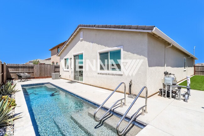 Foto del edificio - Gorgeous Home in Rancho with a POOL!