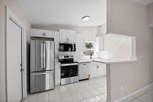 Foto del edificio - Modern Touches, Classic Charm—Your Bradenton Home Awaits