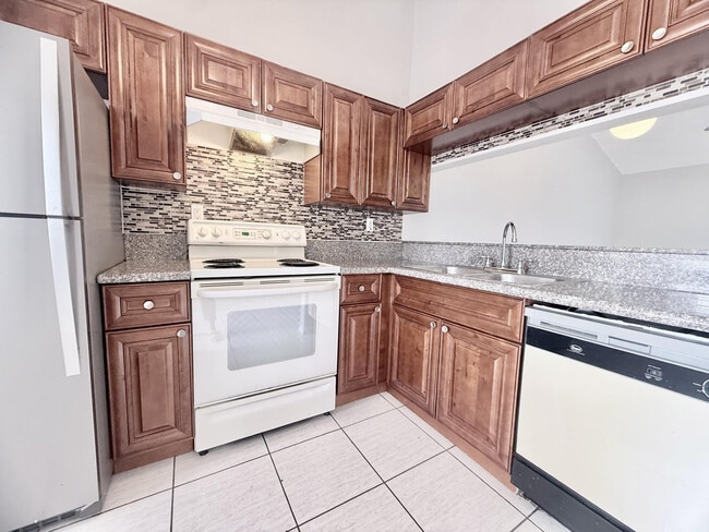 Building Photo - 11652 NW 23rd Ct