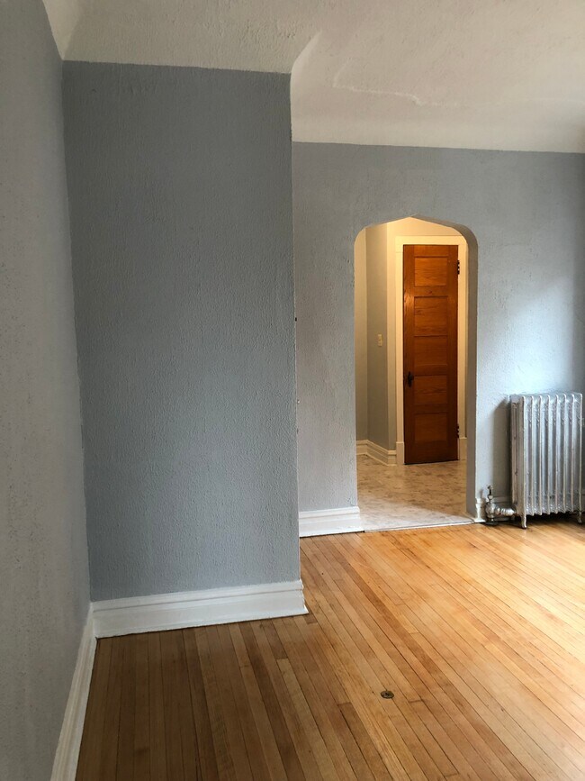 Foto del edificio - 815 W Belle Plaine Ave