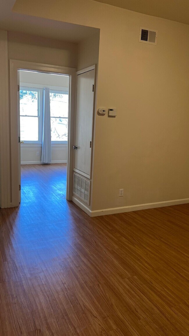 Foto del edificio - 327 Linden St