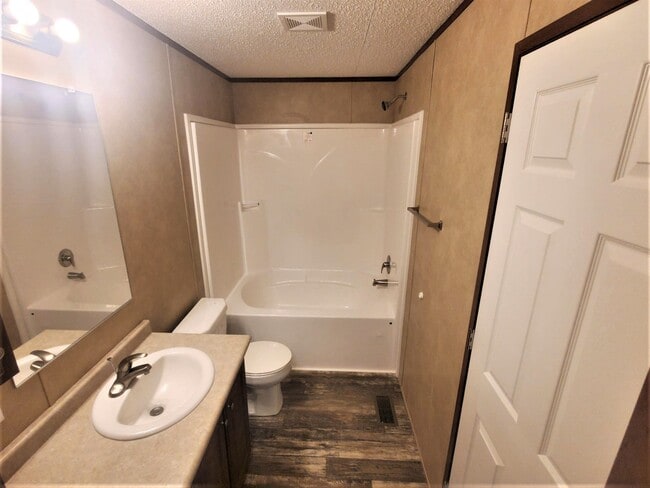 Building Photo - 3660 S Lapeer Rd