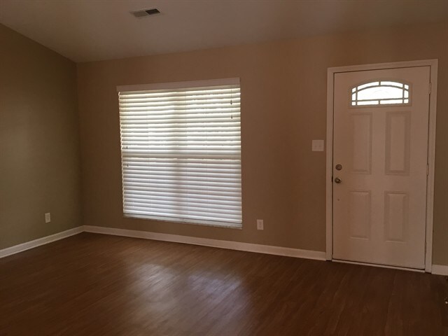 Foto del edificio - 7026 Cobblestone Drive