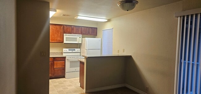 Building Photo - 5332 River Glen Dr